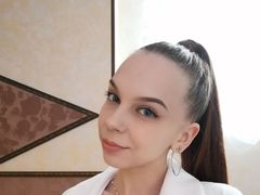 UdeleCrust from LiveJasmin