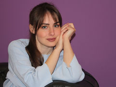 VeronicaNyman - female with brown hair webcam at LiveJasmin