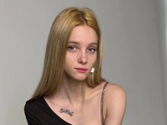 WiloneAcuff - blond female webcam at LiveJasmin