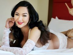 SaroweNate - shemale with black hair and  big tits webcam at LiveJasmin