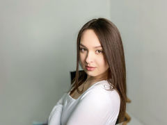 ZlataAdelson - female with brown hair webcam at LiveJasmin