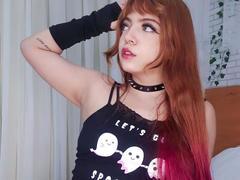 Acarolleao-hot - blond female webcam at xLoveCam