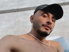 AdamRomeh - male webcam at xLoveCam