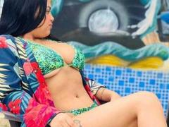 AlannaValery - female with black hair webcam at xLoveCam