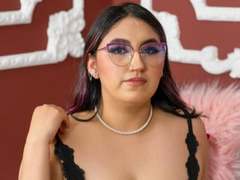 AlejaLoaizaa - female with brown hair and  small tits webcam at xLoveCam