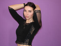 AlenaWatson - female with brown hair webcam at LiveJasmin