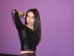 AlenaWatson - female with brown hair webcam at LiveJasmin