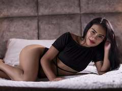 AlessaCorrea - female with black hair webcam at xLoveCam