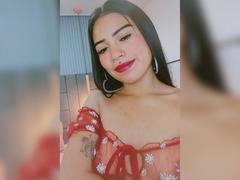 AlessaCorrea - female with black hair webcam at xLoveCam