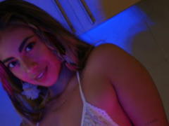 Alessasantini - blond female webcam at xLoveCam