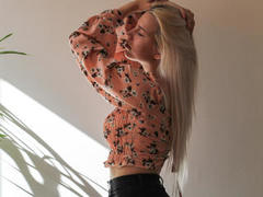 AliceGrasie - blond female with  big tits webcam at LiveJasmin