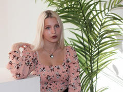 AliceGrasie - blond female with  big tits webcam at LiveJasmin