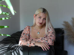 AliceGrasie - blond female with  big tits webcam at LiveJasmin