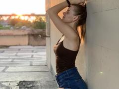 AliceKrass - female with brown hair webcam at xLoveCam