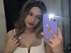 AliceeSweet - female with brown hair webcam at xLoveCam