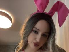 AliceeSweet - female with brown hair webcam at xLoveCam