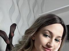 AliceeSweet - female with brown hair webcam at xLoveCam