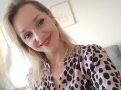 AliciaSecret - blond female webcam at xLoveCam