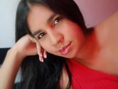 AlinaKloe - female with brown hair webcam at xLoveCam