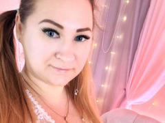 AlisaNett - female with brown hair webcam at ImLive