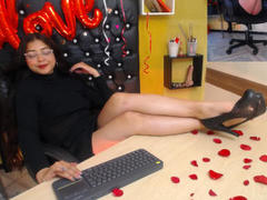 AllieSweetXX - female with black hair and  small tits webcam at xLoveCam