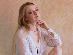 AlmaFlowers - female webcam at xLoveCam