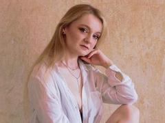 AlmaFlowers - female webcam at xLoveCam