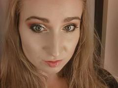 alena-bonbon - blond female webcam at xLoveCam