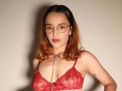 AmaliaHolmes - female with black hair webcam at xLoveCam