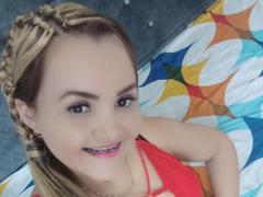 AmandaWat - blond female webcam at xLoveCam