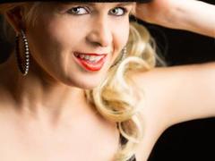 AmoreAlyce - blond female with  big tits webcam at xLoveCam