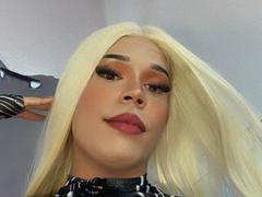 AnaliX - shemale webcam at xLoveCam