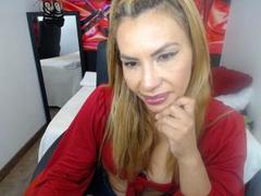 Analii - blond female webcam at xLoveCam