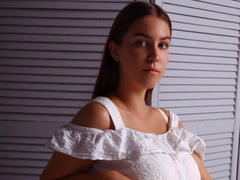 AngelinaGrante - female with brown hair and  big tits webcam at LiveJasmin