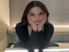 AngellMoore - female with brown hair webcam at xLoveCam