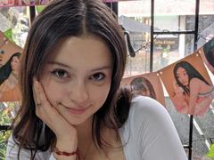 AngellMoore - female with brown hair webcam at xLoveCam