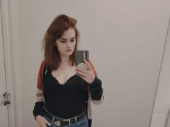 AnnaRoading - female with red hair webcam at xLoveCam