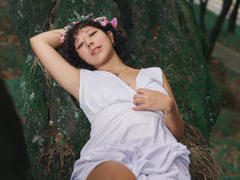 AntonellaRaw - female with black hair and  small tits webcam at LiveJasmin