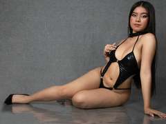 AryaNovak - female with brown hair webcam at LiveJasmin