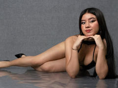 AryaNovak - female with brown hair webcam at LiveJasmin