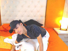 Asher - shemale webcam at xLoveCam
