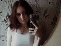 AveryVeksler - female with brown hair webcam at xLoveCam