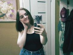 AveryVeksler - female with brown hair webcam at xLoveCam