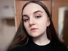 AveryVeksler - female with brown hair webcam at xLoveCam