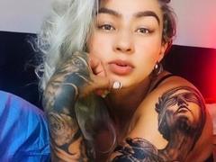 AvrilGray - blond female with  big tits webcam at LiveJasmin