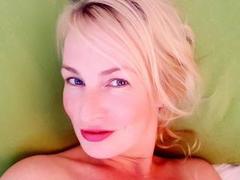 BAISE-MOI - blond female with  big tits webcam at xLoveCam