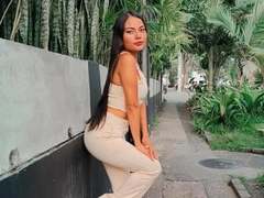 BatiaJhonson - female with brown hair webcam at xLoveCam