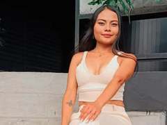 BatiaJhonson - female with brown hair webcam at xLoveCam