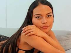 BatiaJhonson - female with brown hair webcam at xLoveCam