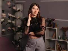 BellaBrooks - female with brown hair webcam at xLoveCam